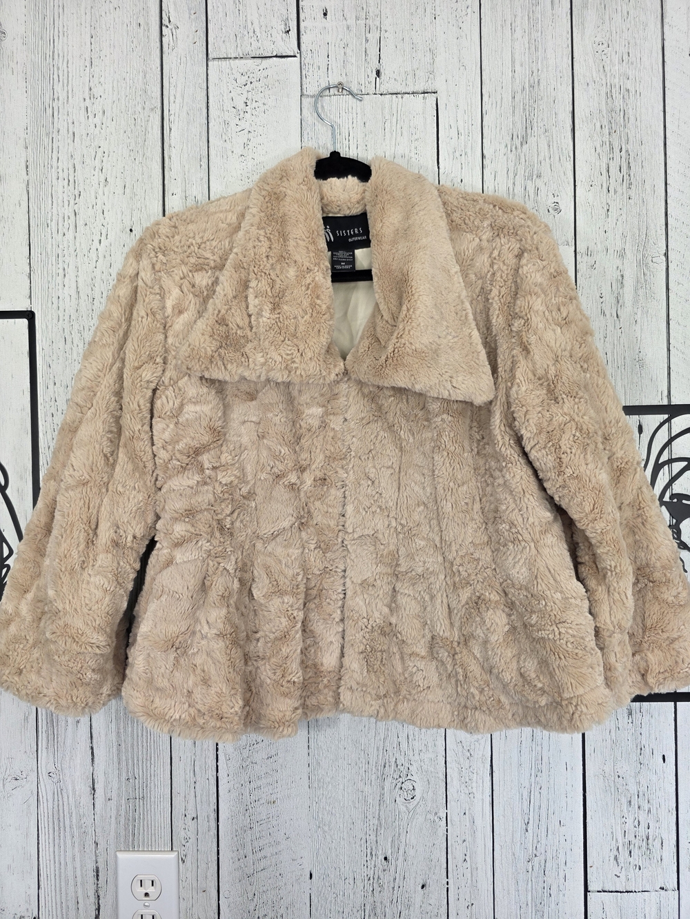 Sisters Outerwear Beige Faux Fur Cropped Jacket Size Medium Winter Holiday Event